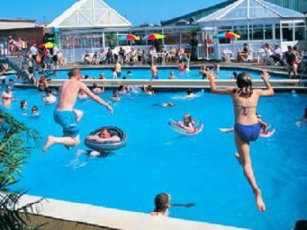 Gristhorpe Blue Dolphin Holiday Park מראה חיצוני תמונה