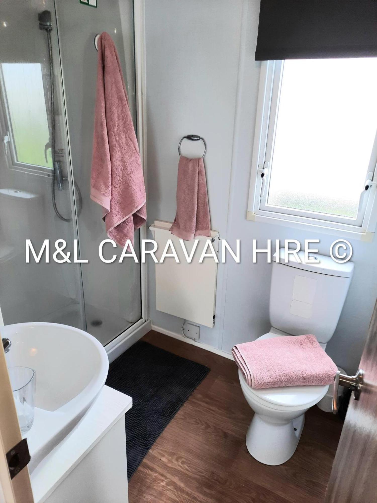Gristhorpe Blue Dolphin Holiday Park מראה חיצוני תמונה